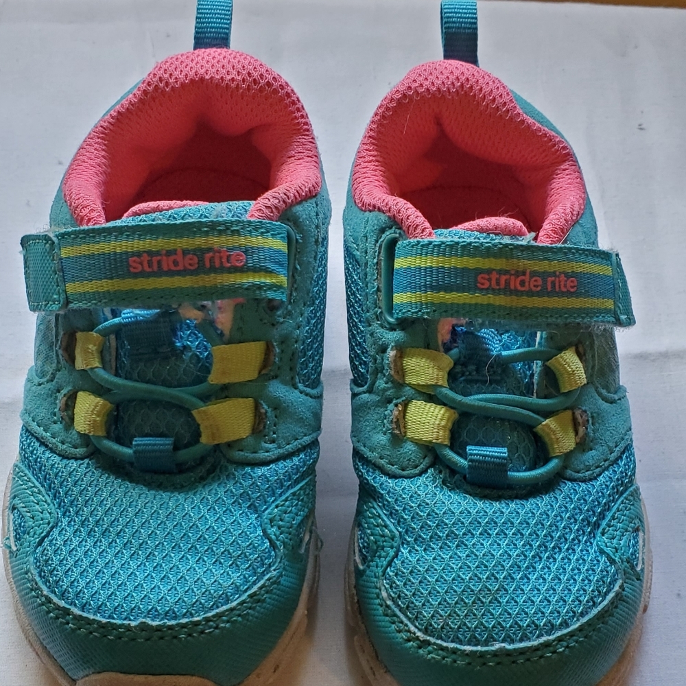 Size 5.5 toddler stride rite sneakers